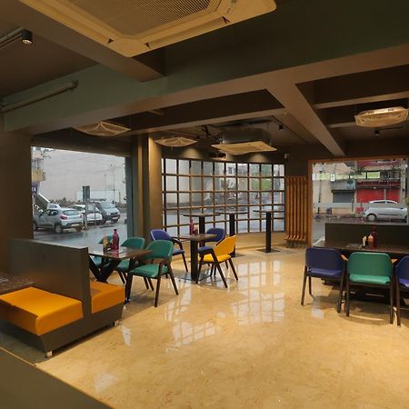 ראג'קוט Hotel Shayan Inn מראה חיצוני תמונה