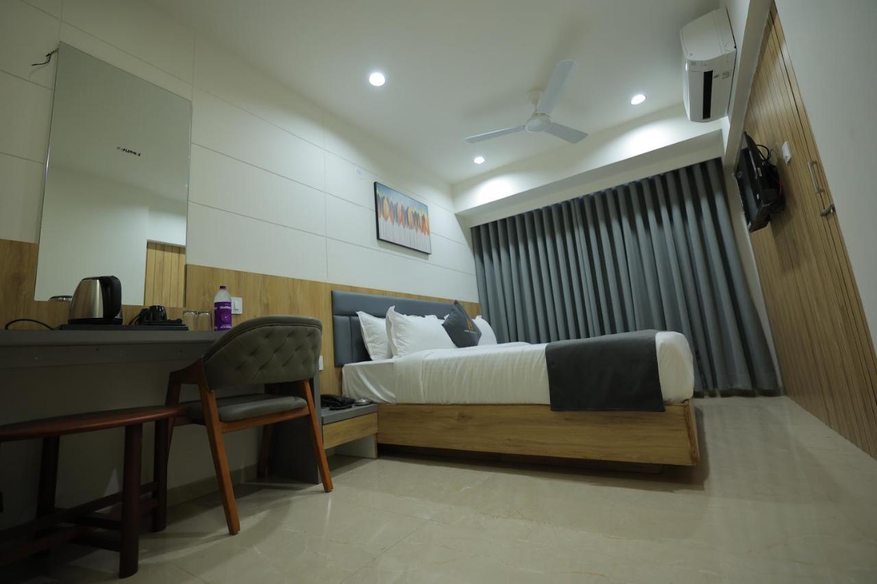 ראג'קוט Hotel Shayan Inn מראה חיצוני תמונה