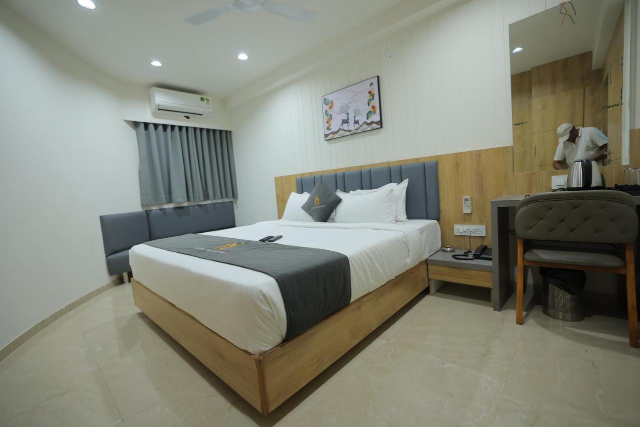ראג'קוט Hotel Shayan Inn מראה חיצוני תמונה