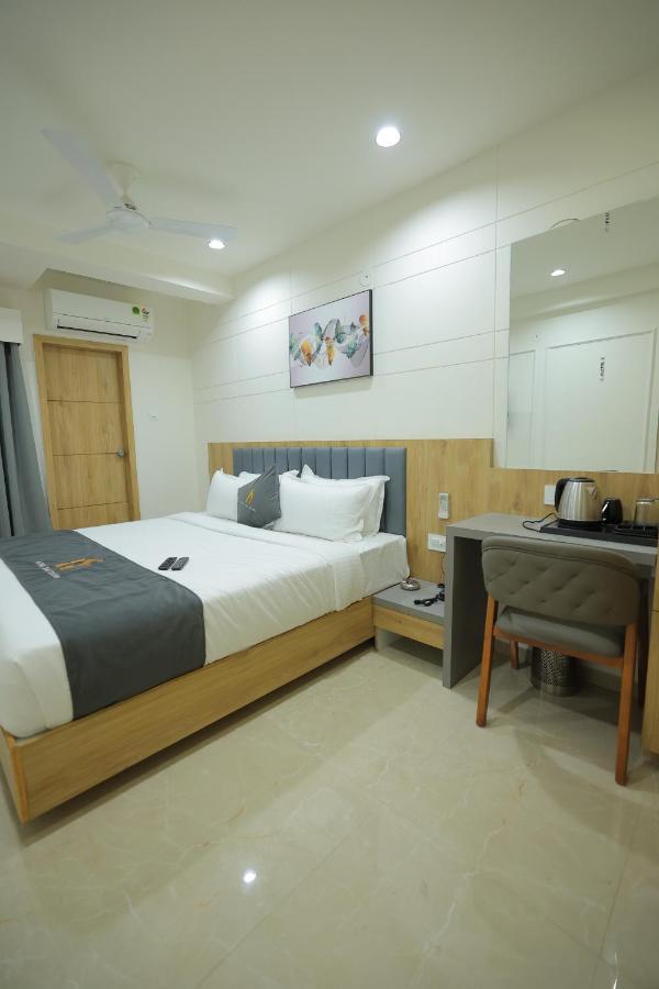 ראג'קוט Hotel Shayan Inn מראה חיצוני תמונה