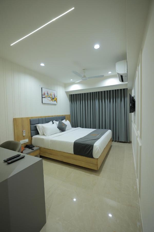 ראג'קוט Hotel Shayan Inn מראה חיצוני תמונה