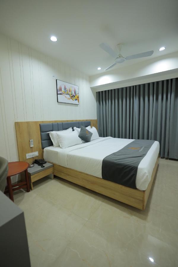 ראג'קוט Hotel Shayan Inn מראה חיצוני תמונה