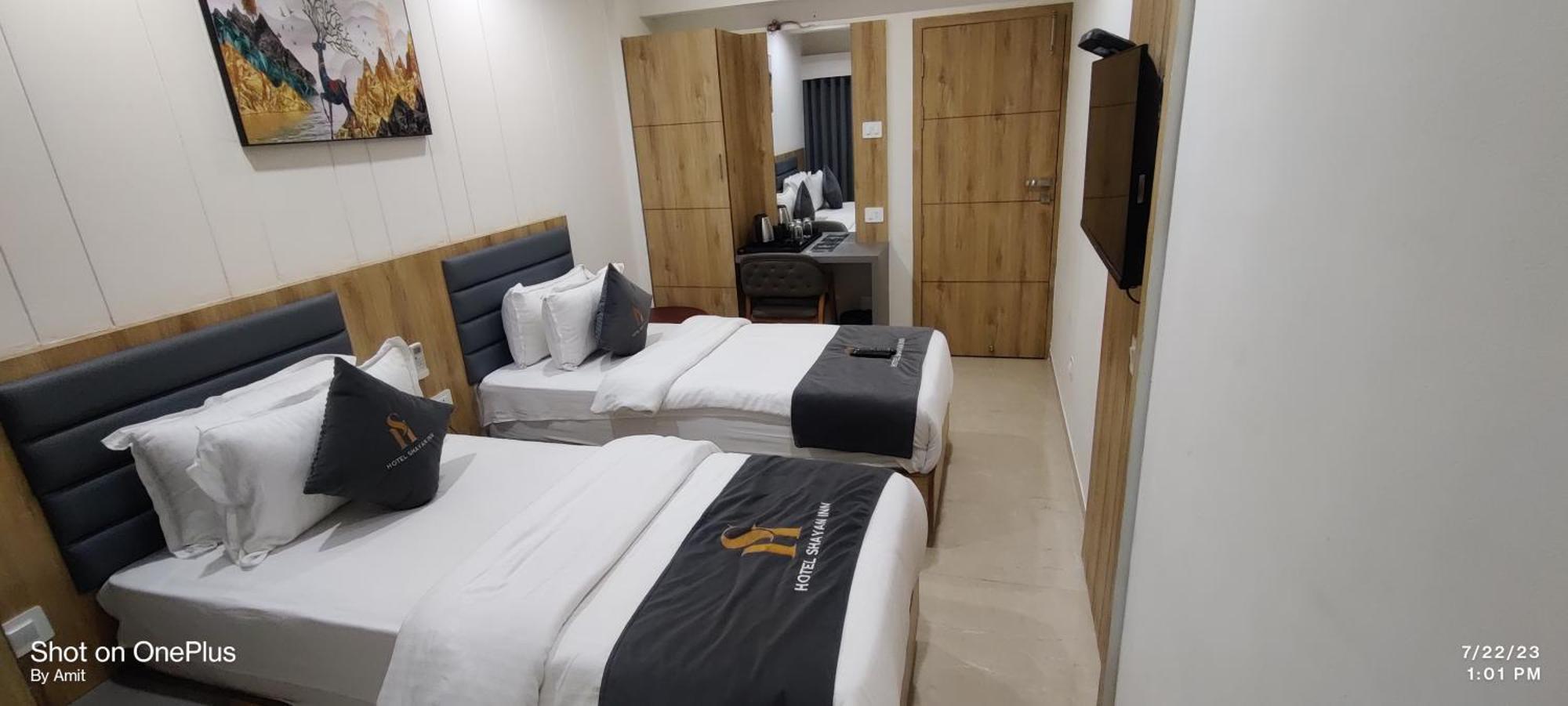 ראג'קוט Hotel Shayan Inn מראה חיצוני תמונה