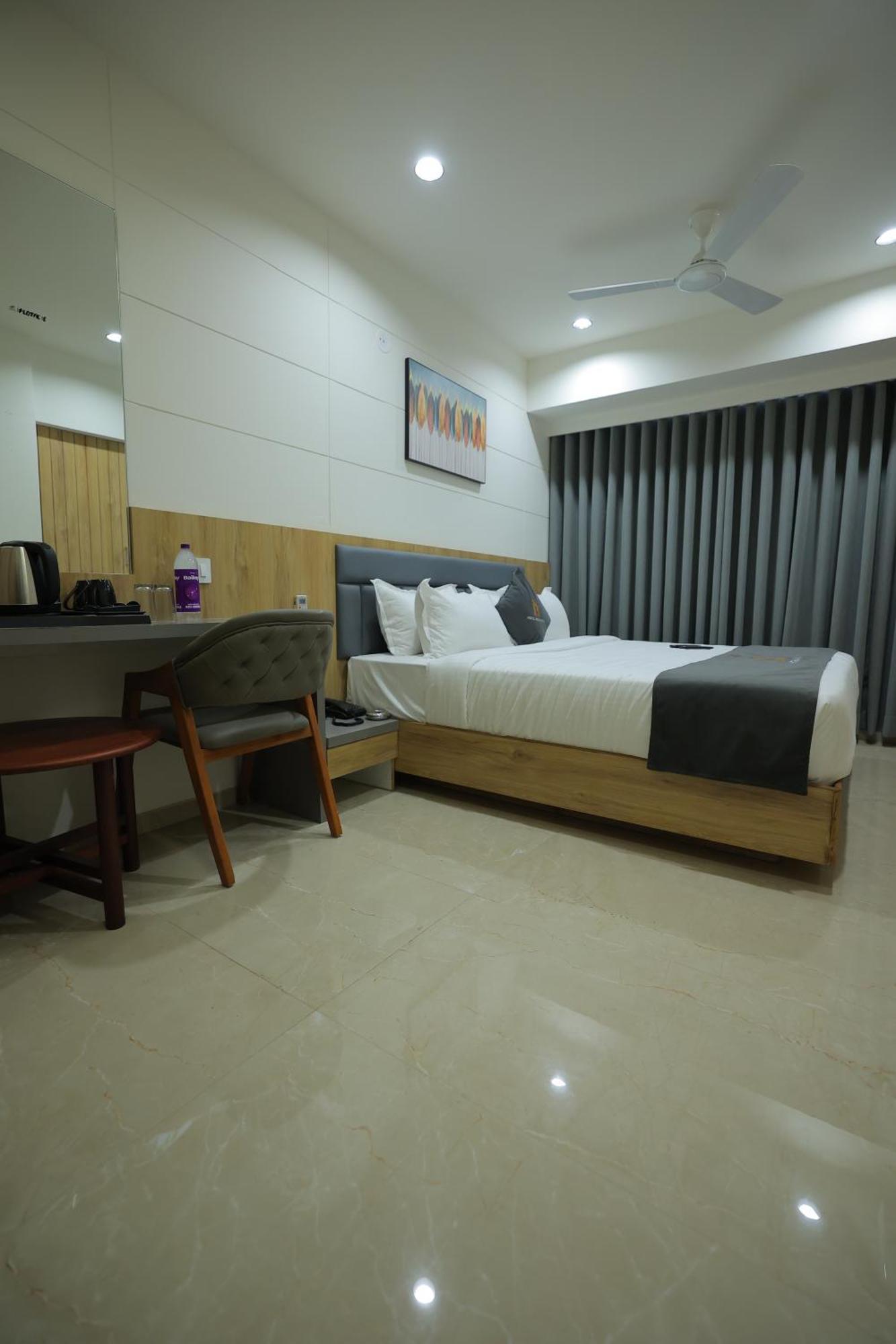 ראג'קוט Hotel Shayan Inn מראה חיצוני תמונה