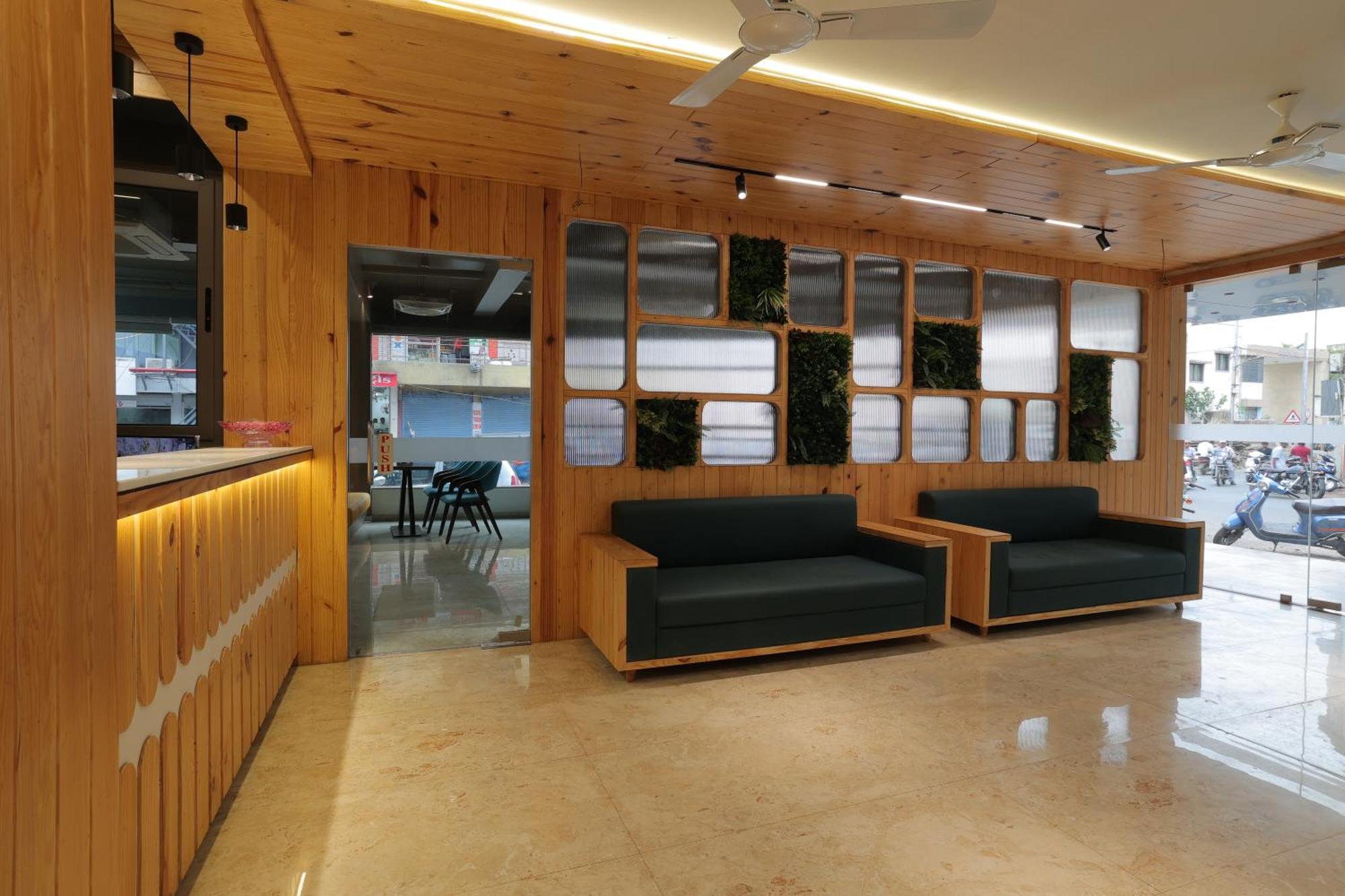 ראג'קוט Hotel Shayan Inn מראה חיצוני תמונה