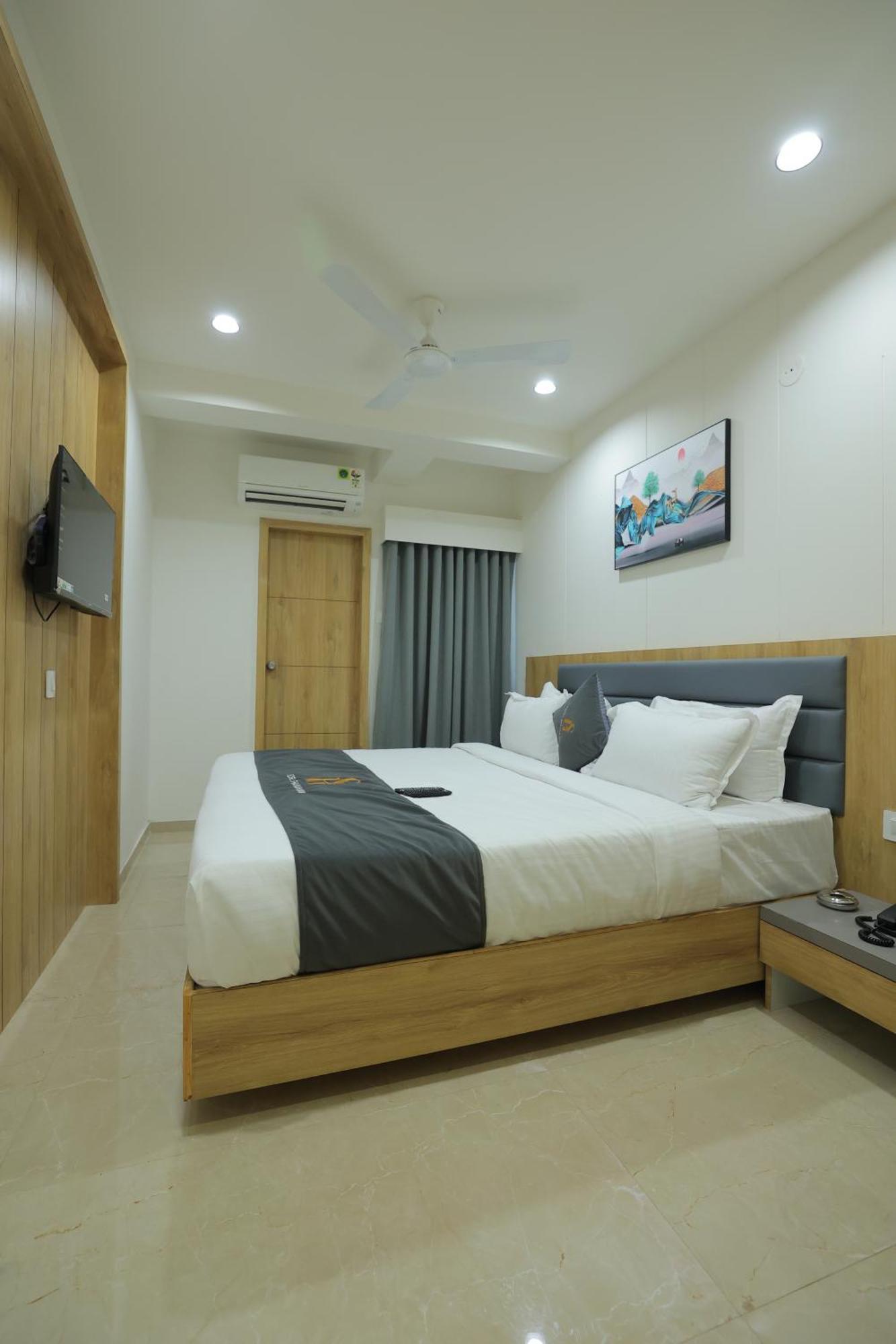 ראג'קוט Hotel Shayan Inn מראה חיצוני תמונה