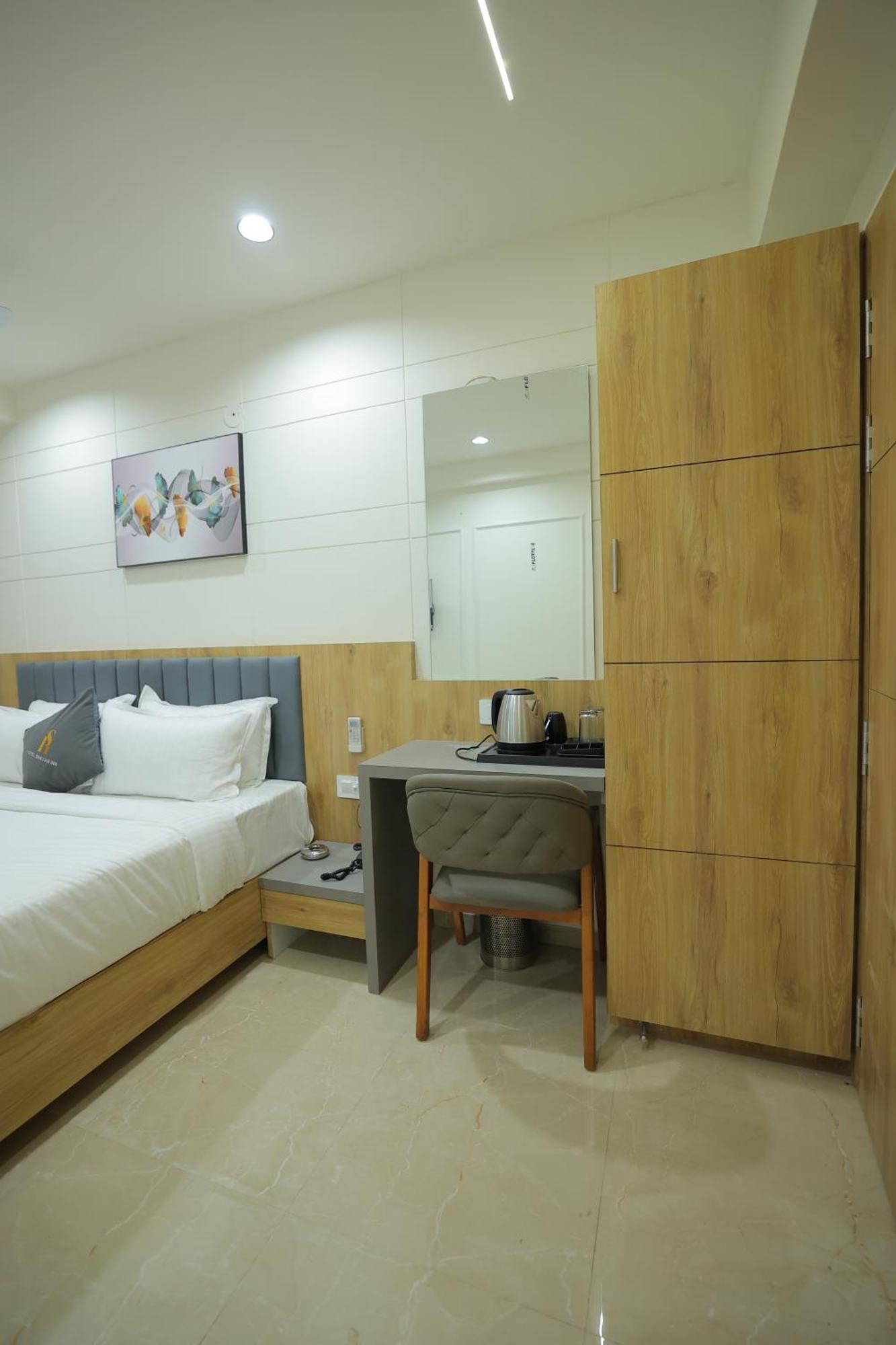 ראג'קוט Hotel Shayan Inn מראה חיצוני תמונה