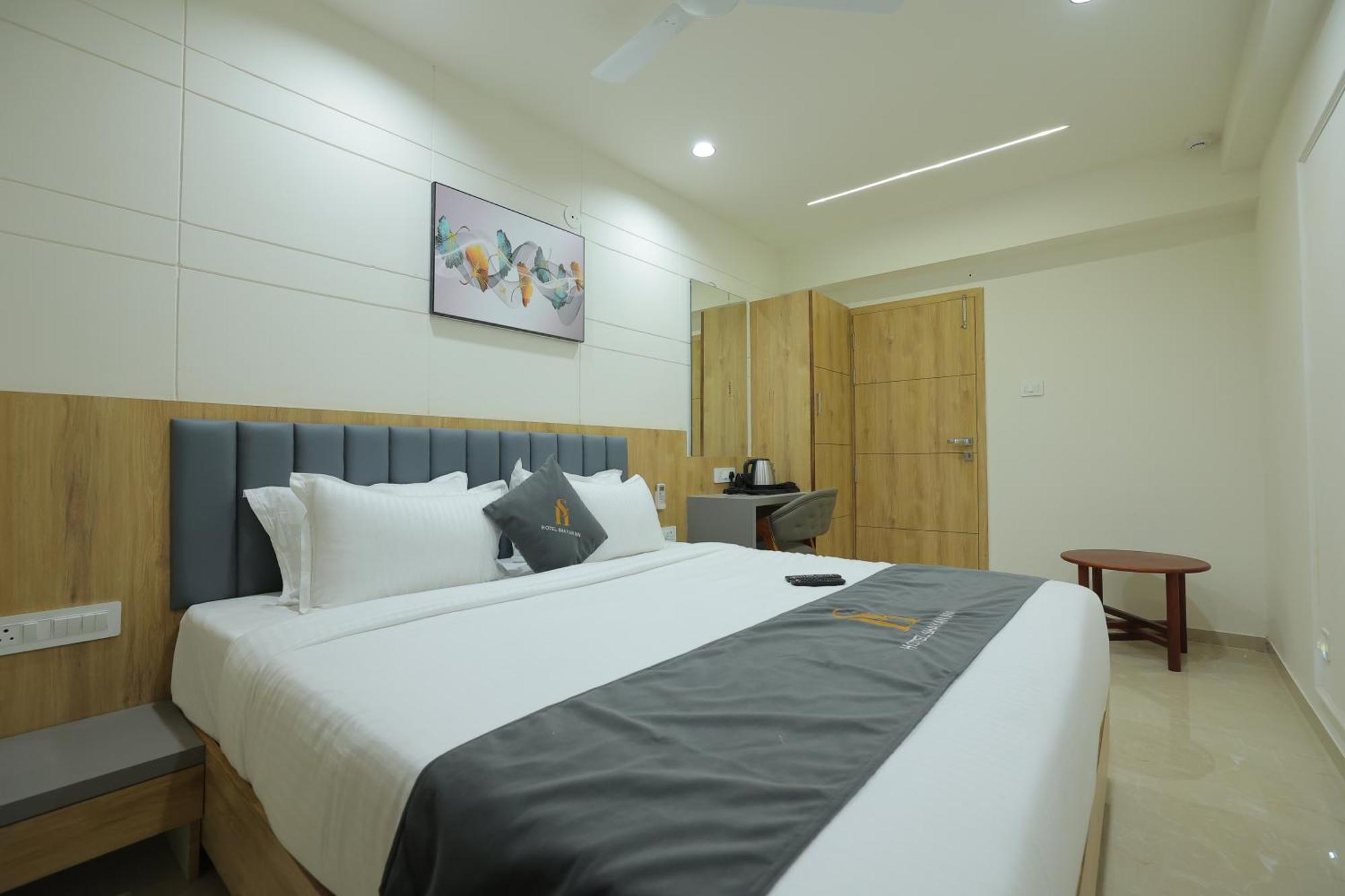 ראג'קוט Hotel Shayan Inn מראה חיצוני תמונה